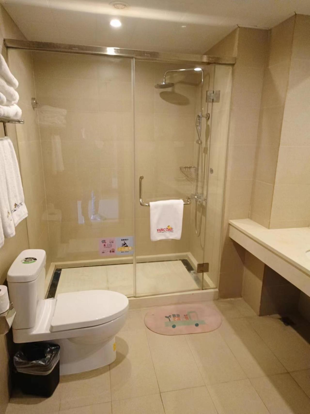 Linzhen Hotel