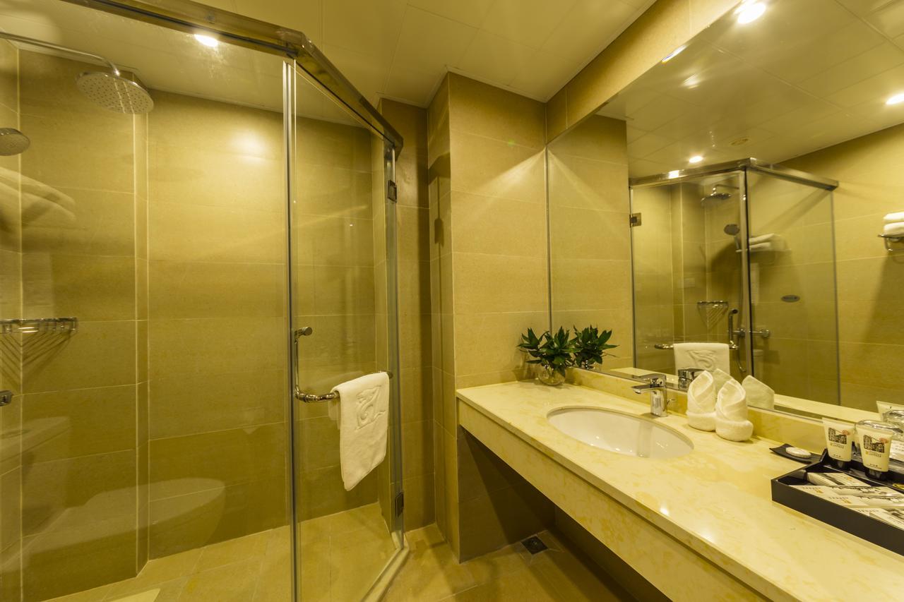 Linzhen Hotel 4*